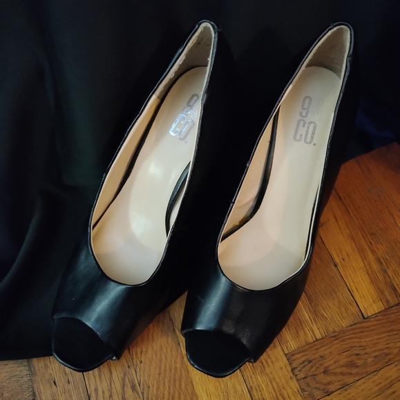 9& Co black open toe heels. - Picture 4 of 6